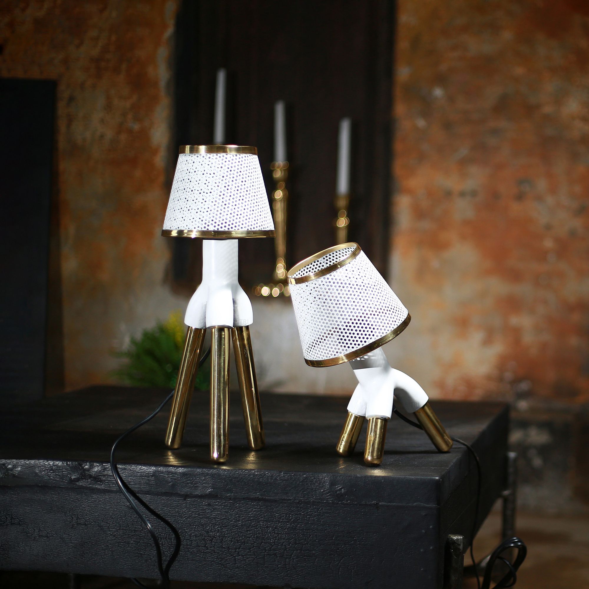 Lobo Table Lamp